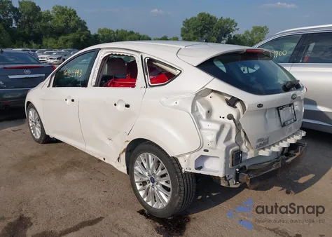 2016 Ford Focus Titanium из США, поврежденный, VIN 1FADP3N29GL222916